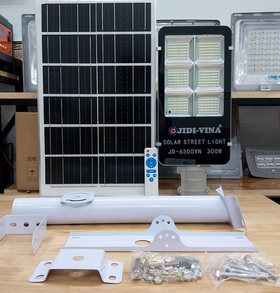 Linh kiện đầy đủ của 1 bộ đèn năng lượng